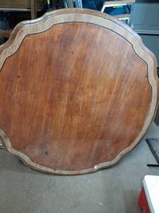 lot 95 image: Traditional Wood Round Dining Table with Curved Legs