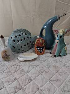 lot 97 image: Mixed Ceramic Pottery and Collectibles Lot