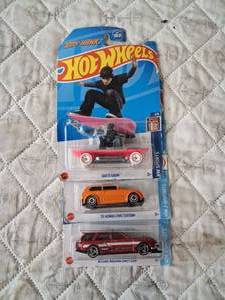 lot 106 image: Hot Wheels Die-Cast Cars Collection Tony Hawk and Honda Civic