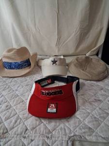 lot 107 image: Mixed Hat and Visor Collection Bundle