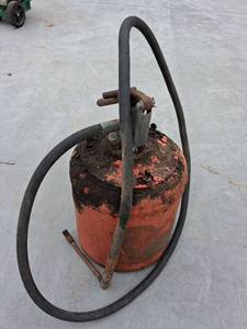 lot 121 image: Industrial Grease Bucket with Hand Pump