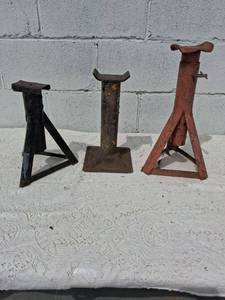 lot 130 image: Set of Three Automotive Jack Stands