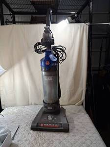 lot 136 image: Hoover WindTunnel High Capacity HEPA Upright Vacuum Cleaner