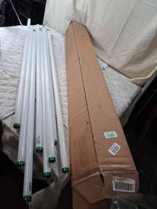lot 139 image: Philips F32T8TL941 Fluorescent Tube Lights Set 8 bulbs