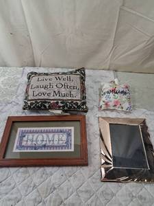 lot 142 image: Home Decor Bundle with Framed Art and Mirror