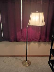 lot 957 image: 60in. tall Floor Lamp