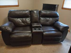 lot 959 image: Faux Leather Loveseat with Middle Console.  35 x 81 x 36.  Matches lot 953.  Has a few worn areas, see pictures