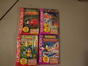 lot 1022 image: Sega Genesis Game Gear.  Bubble Gum and Trading Card