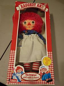 lot 1030 image: Vintage Raggedy Ann. With Box