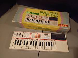 lot 1031 image: Casio PT 82 Electrical Keyboard