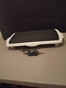 lot 1109 image: Presto Griddle with Drip Tray