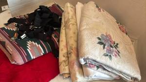 lot 1229 image: Queen Sheets with Sheet Fasteners
