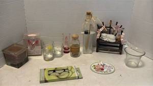 lot 1300 image: Mixed Home Decor and Candle Collection