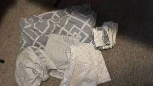 lot 1325 image: Full size Comforter with Sheets and more