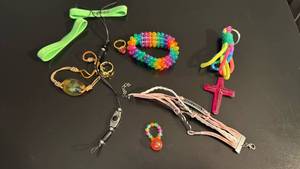 lot 1404 image: Mixed Jewelry and Accessories Lot