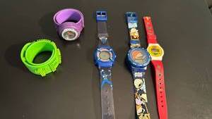 lot 1405 image: Kids watches and bracelet