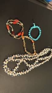 lot 1413 image: Womens jewelry