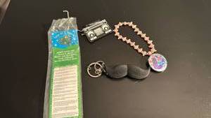 lot 1416 image: Mixed Novelty Accessories and Keychains Bundle