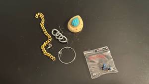 lot 1420 image: 8g earrings, unmatched earrings and more