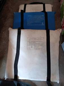 lot 2005 image: 3ea Throwable life vest