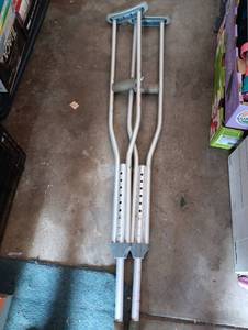 lot 2010 image: Aluminum Adjustable Crutches Pair
