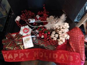 lot 2020 image: Christmas decor