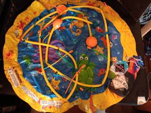 lot 2025 image: Kids summer fun toy and kite