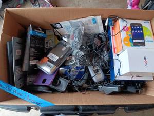 lot 2029 image: Cell phone and accessories and more