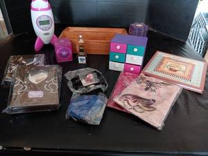 lot 2041 image: Girl gifts