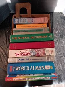 lot 2079 image: Books (HBJ School Dictionary)