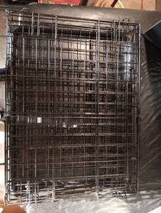 lot 2082 image: Small dog kennel