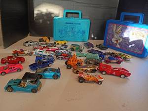 lot 2217 image: Hot Wheels and More