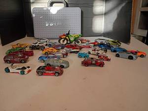 lot 2218 image: Hot Wheels and More