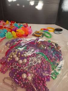 lot 2220 image: Rubber Bracelets, Hawaiian Lays and Mardi Gras Beads
