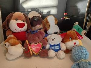 lot 2221 image: Stuffed Animals