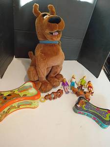 lot 2222 image: Scooby Doo Stuffed Animal, Tins and The Whole Gang Figures