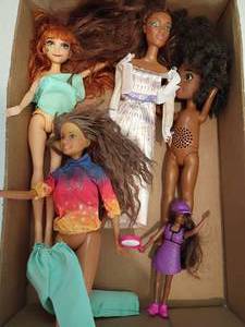 lot 2223 image: Barbies and More