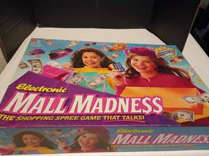 lot 2233 image: Nostalgic Board Game.  Mall Madness