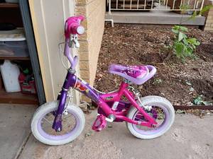 lot 2245 image: Little Girls Huffy Disney Princess Bike