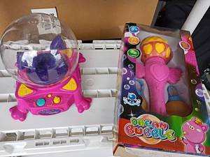 lot 2246 image: Sabrina The Teenage Witch Crystal Ball and Dream Bubble Machine