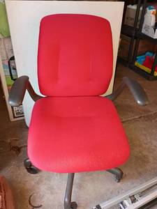 lot 2260 image: Red Office Chair