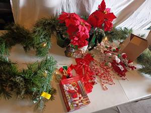 lot 2301 image: Christmas Decor.   Garland, approximately 5ft, Poinsettias and More
