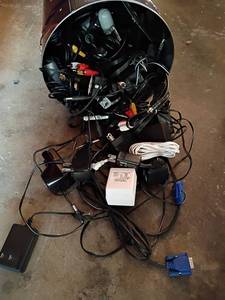 lot 2323 image: Miscellaneous Cords