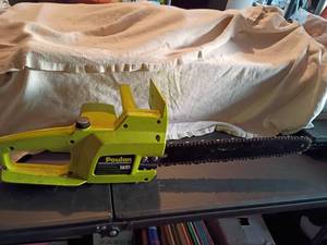 lot 2330 image: Poulan 1625 Chainsaw