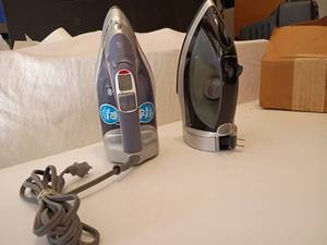 lot 2335 image: 2 Hamilton Beach Irons