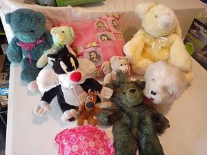 lot 2339 image: Stuffed Animals.  Baby Scooby Doo, Sylvester The Cat and More