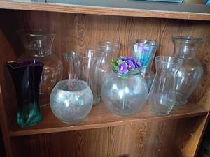 lot 2340 image: Miscellaneous Glass Vases
