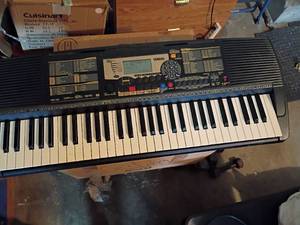 lot 2406 image: Yamaha Keyboard with Cord