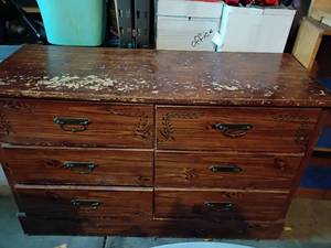 lot 2407 image: 6 Drawer Dresser.  Top needs repaired.  30 x 48 x 18