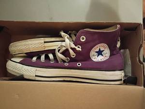 lot 1057 image: Ladies Converse Size 9.  Purple Passion
